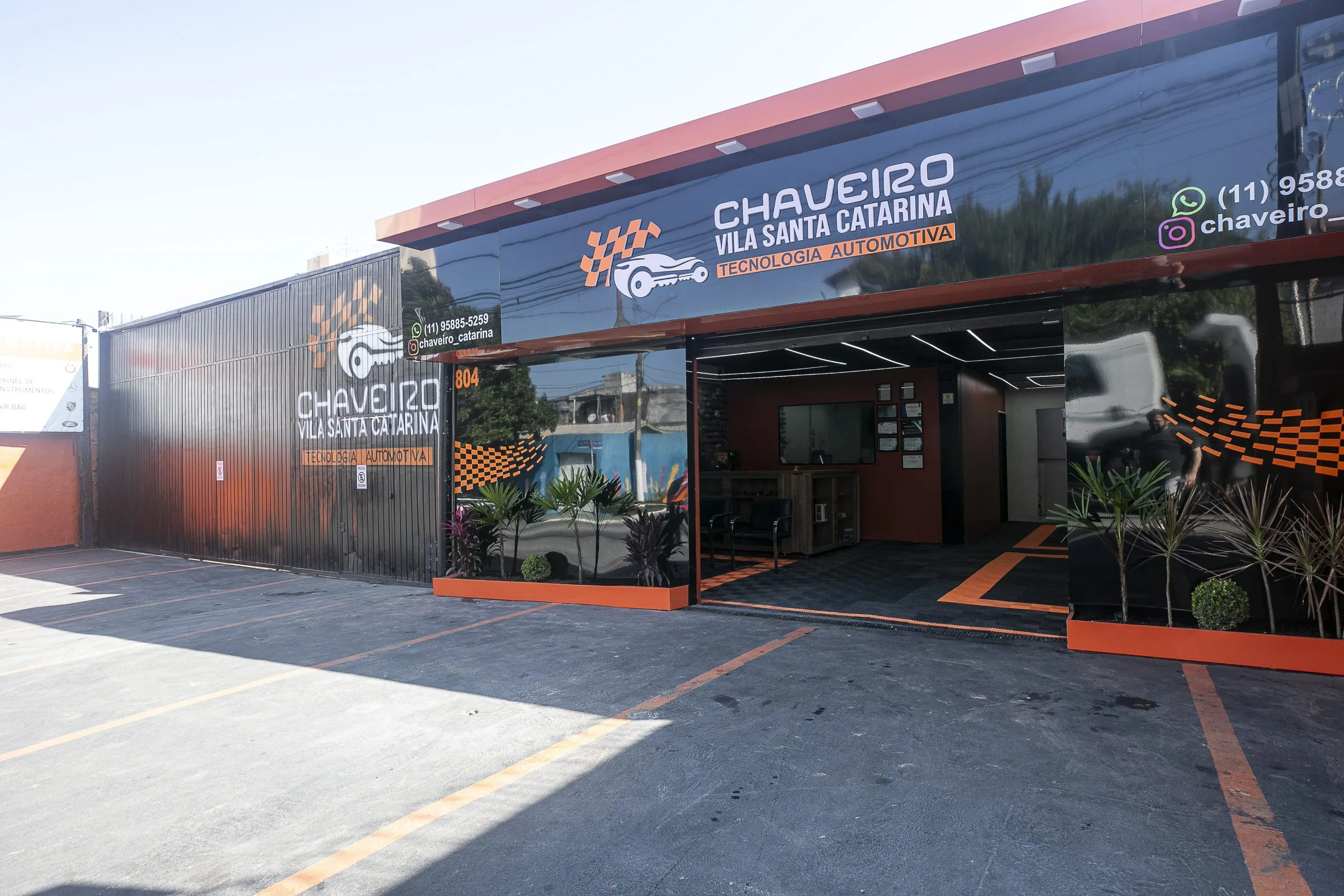 Equipe Chaveiro Catarina — especialistas em chaves codificadas em São Paulo