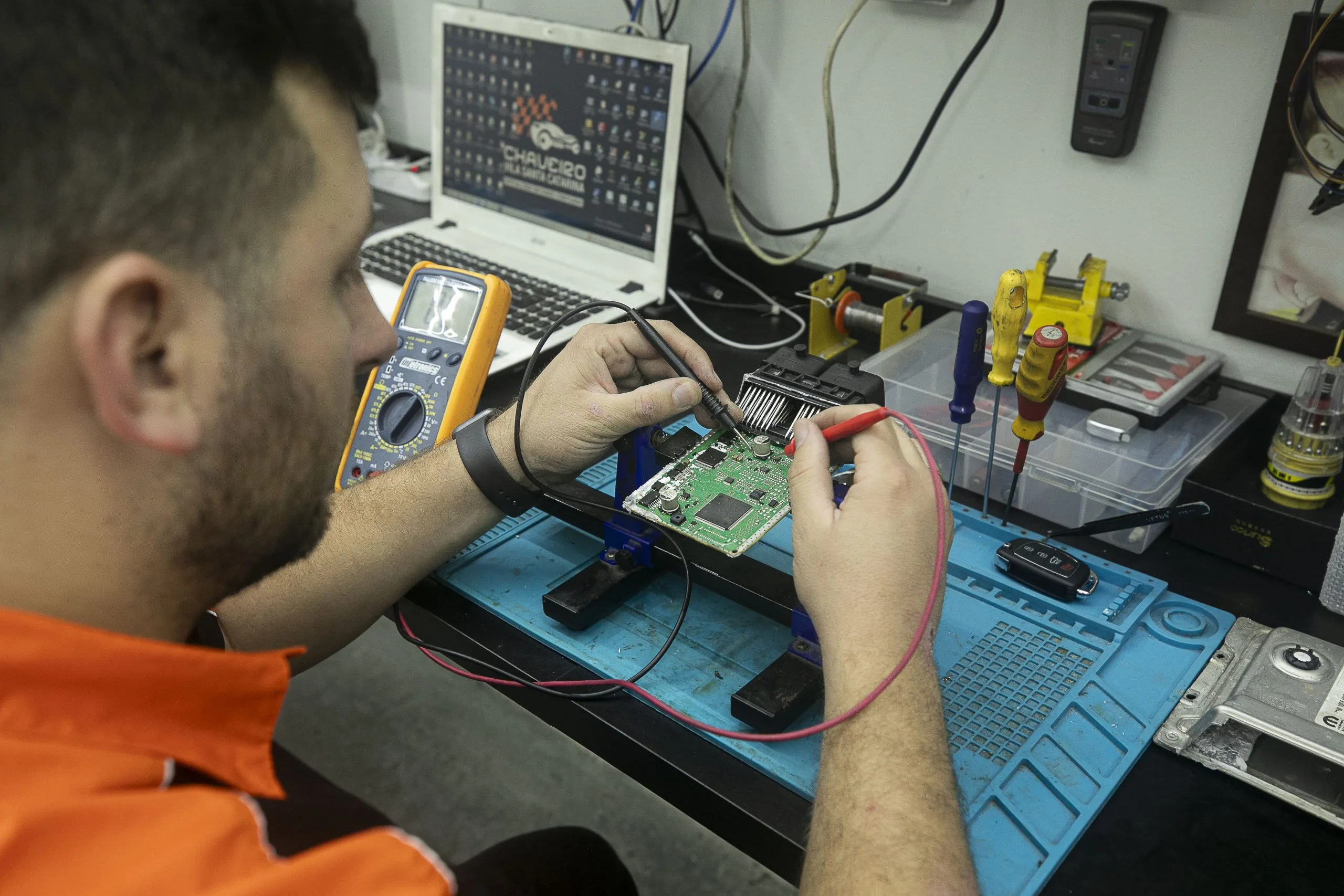 Laboratório de programação de transponders — Chaveiro Catarina