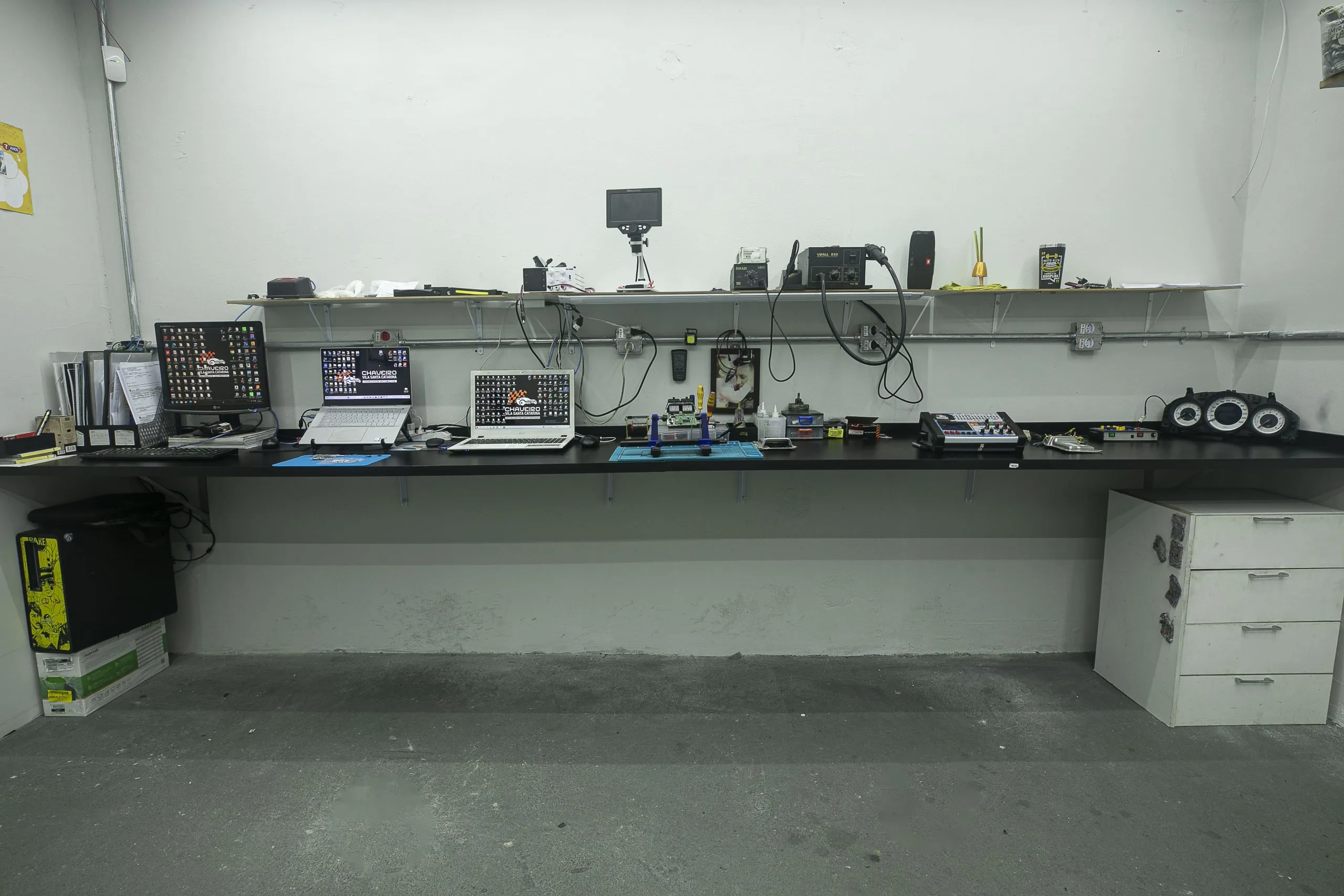 Laboratório de eletrônica embarcada do Chaveiro Catarina